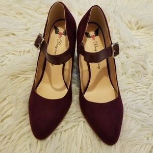 Mary-Jane Pumps
